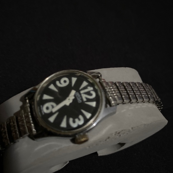 Vintage ARSA Womens Black Mechanical Watch RUNS - Picture 4 of 4